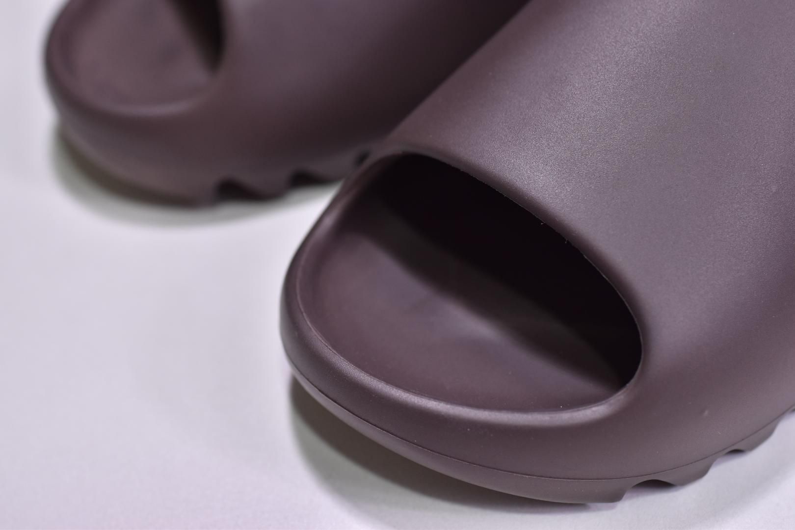 adidasMen's YEEZY Slide - Soot