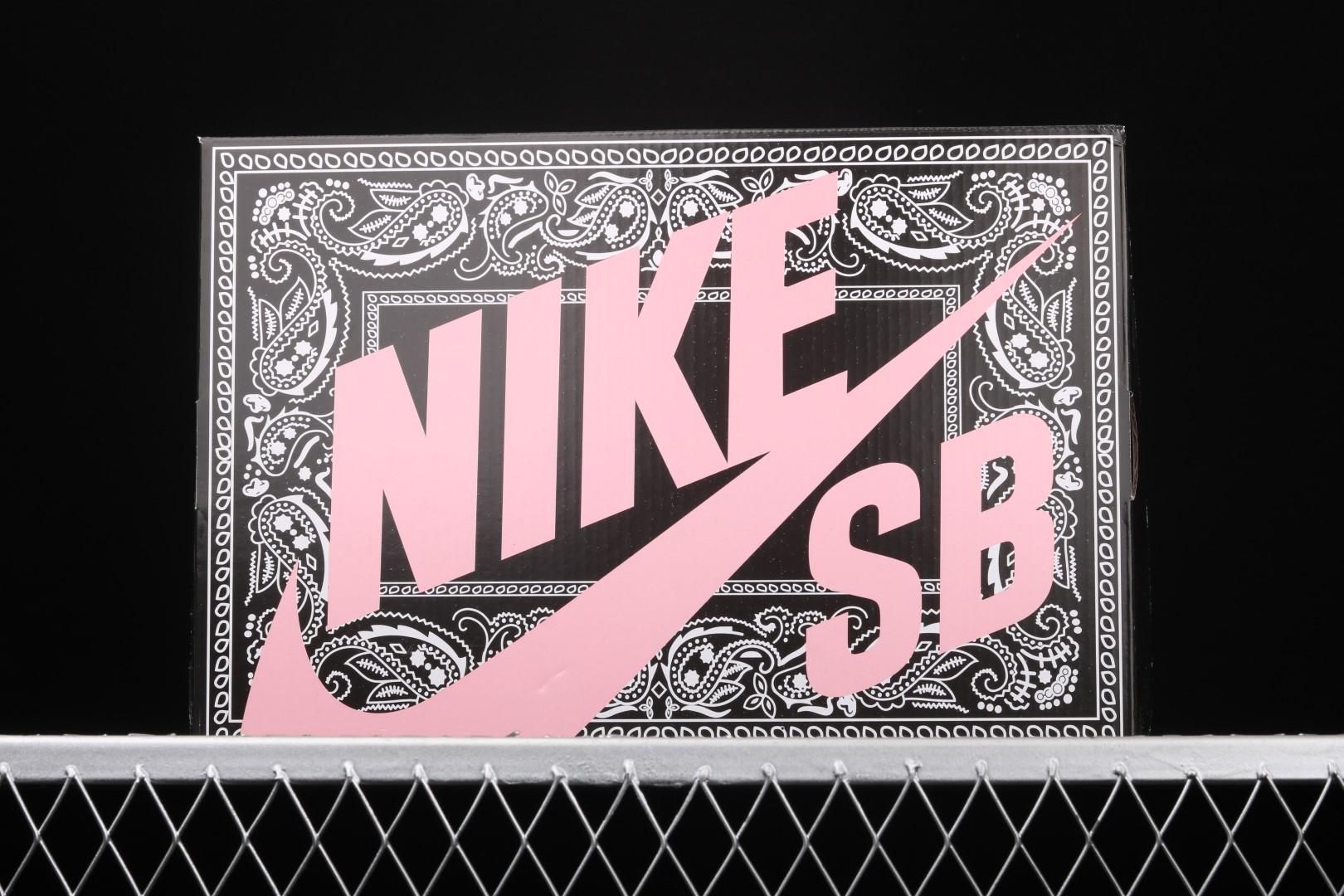 WMNS Travis Scott x NikeSB Dunk Low - Bandana print