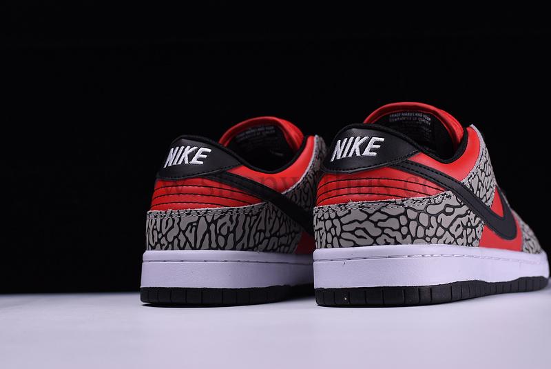 Supreme x NikeSB Dunk Low - Red Cement