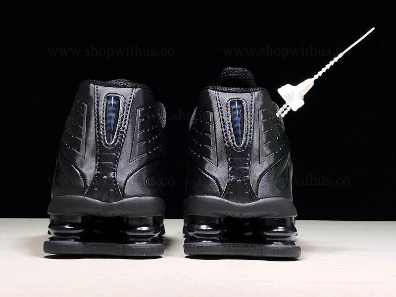 NikeMen's SHOX R4 - Triple Black