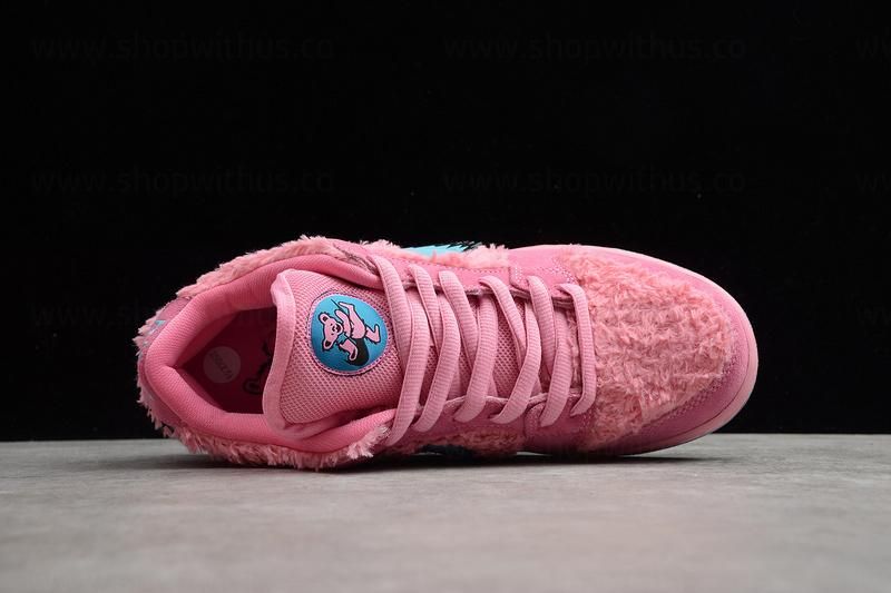 NikeWMNS SB Dunk Low x Grateful Dead - Pink Bear