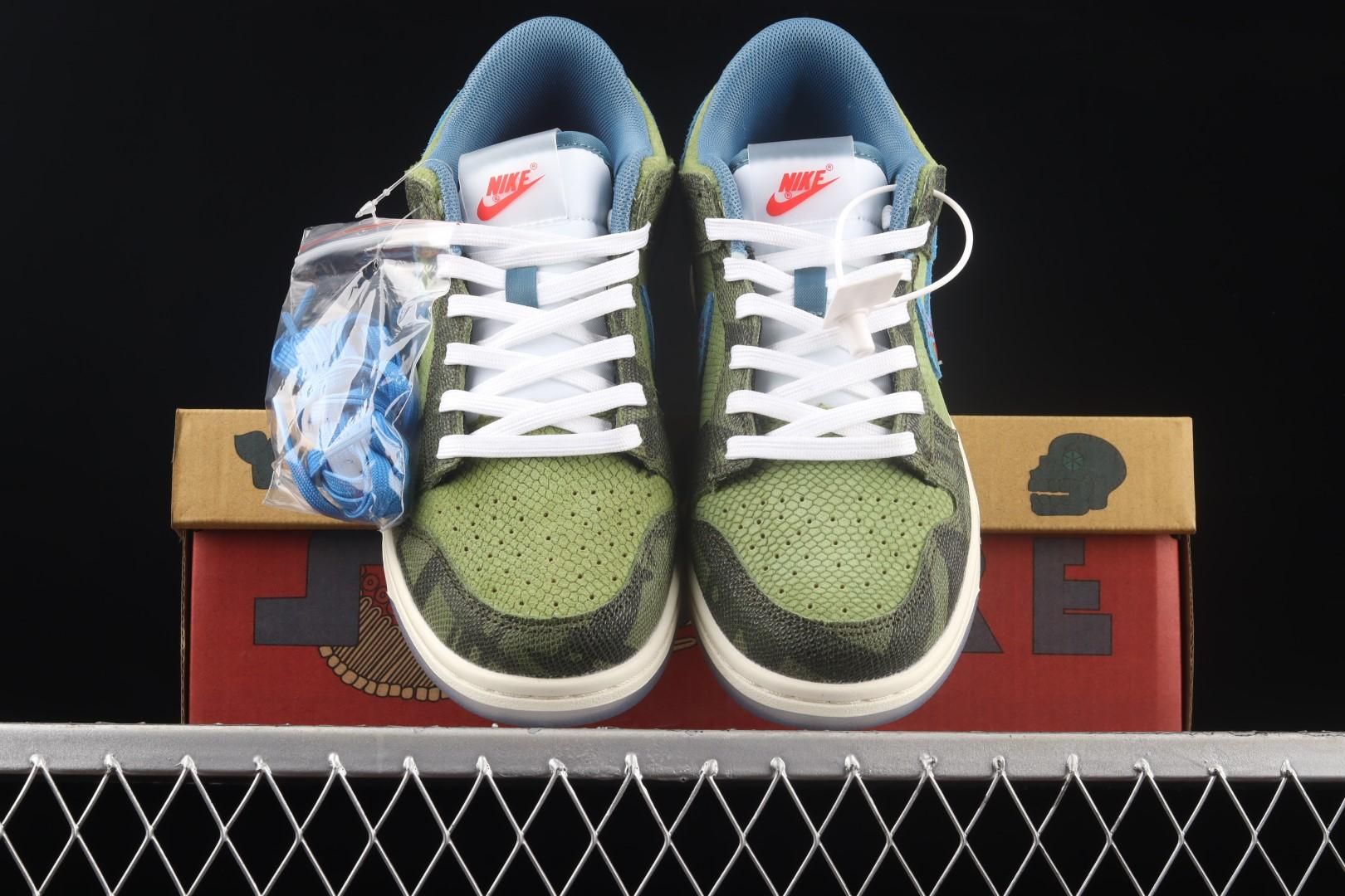 NikeMens Dunk Low - Siempre Familia