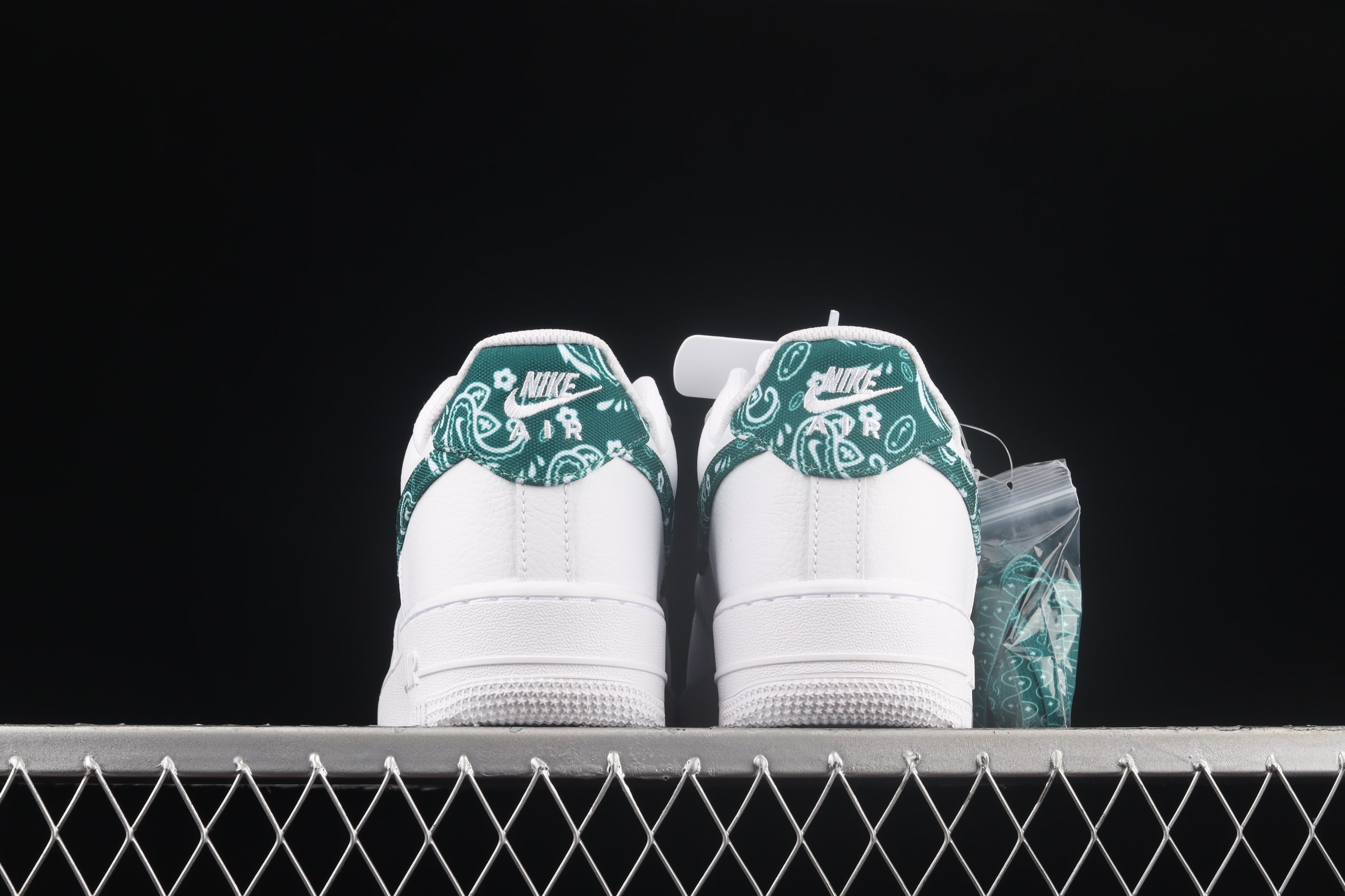 NikeMens Air Force 1 AF1 Low '07 Essential - White/Green Paisley
