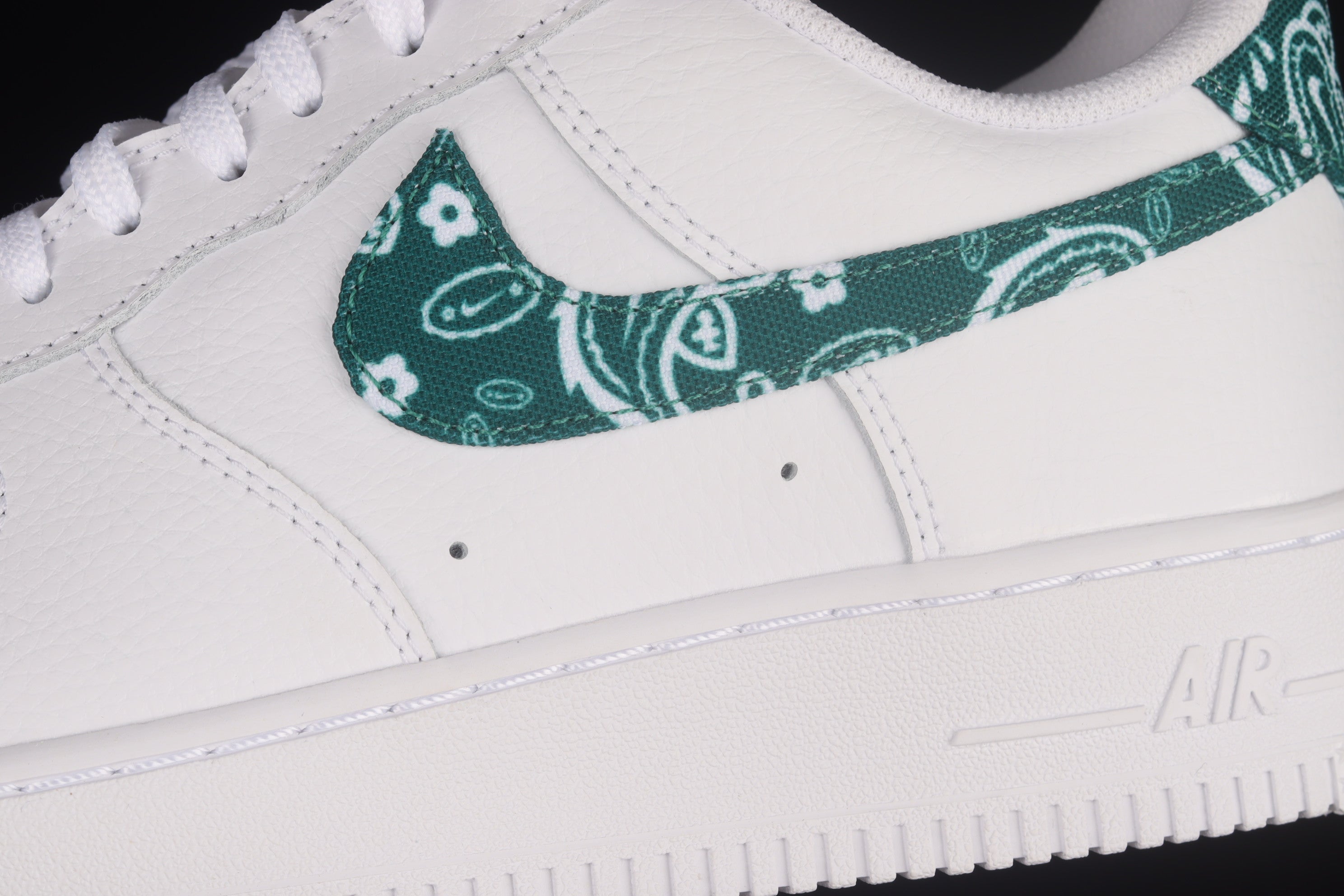 NikeMens Air Force 1 AF1 Low '07 Essential - White/Green Paisley