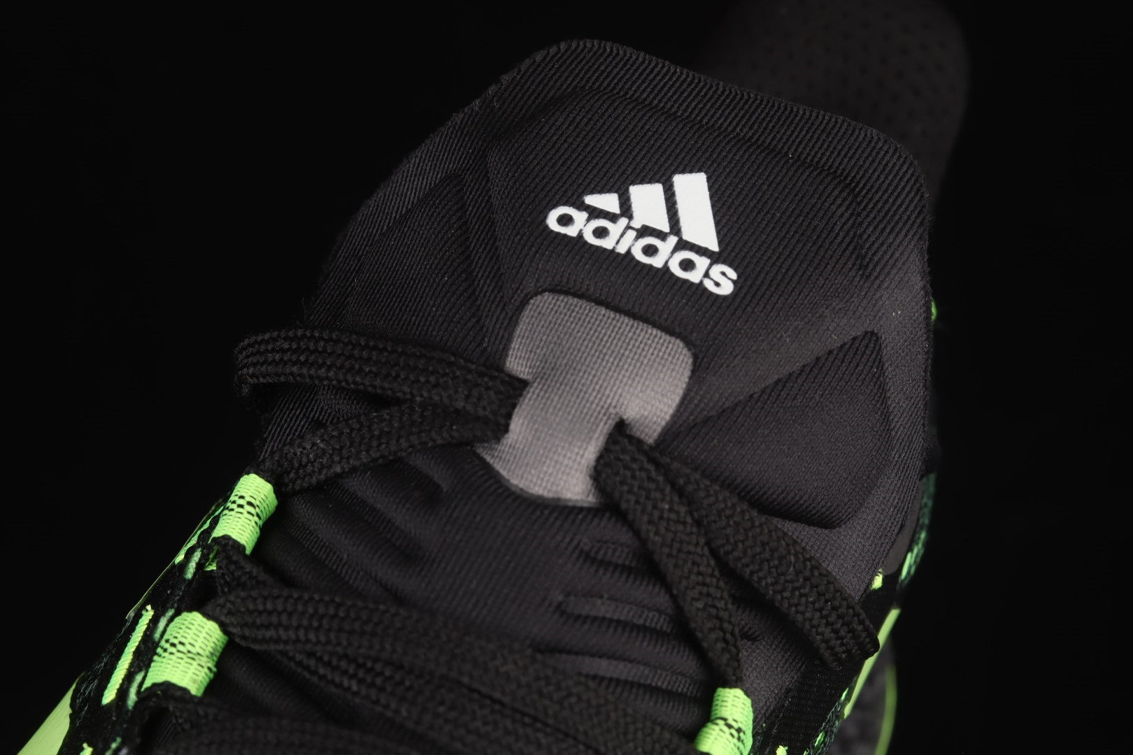 adidasMens 4DFWD Pulse - Core Black /Signal Green