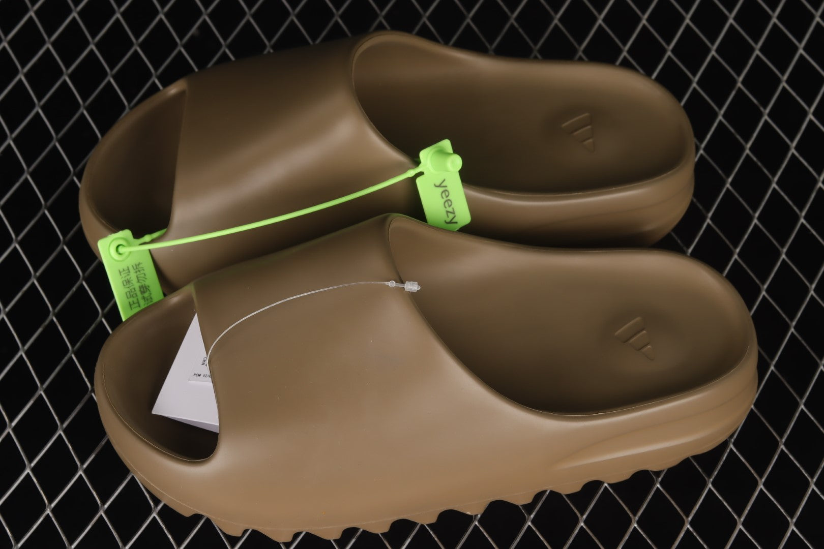 adidasMens Yeezy Slide - Earth Brown
