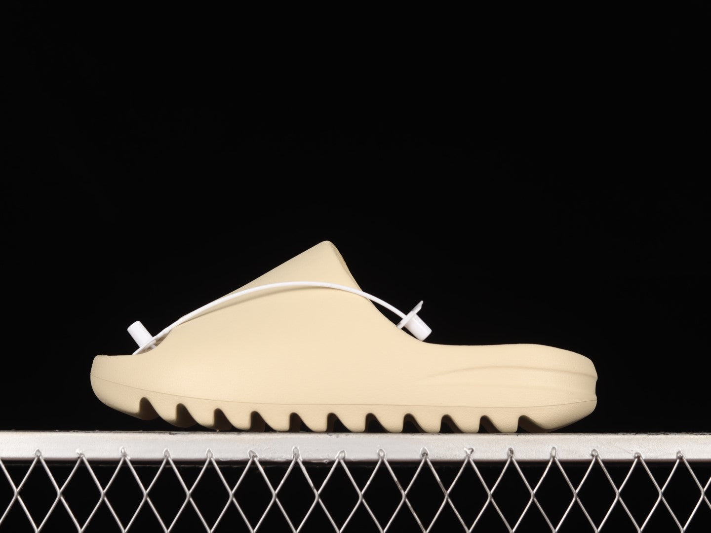 adidasMens Yeezy Slide - Bone