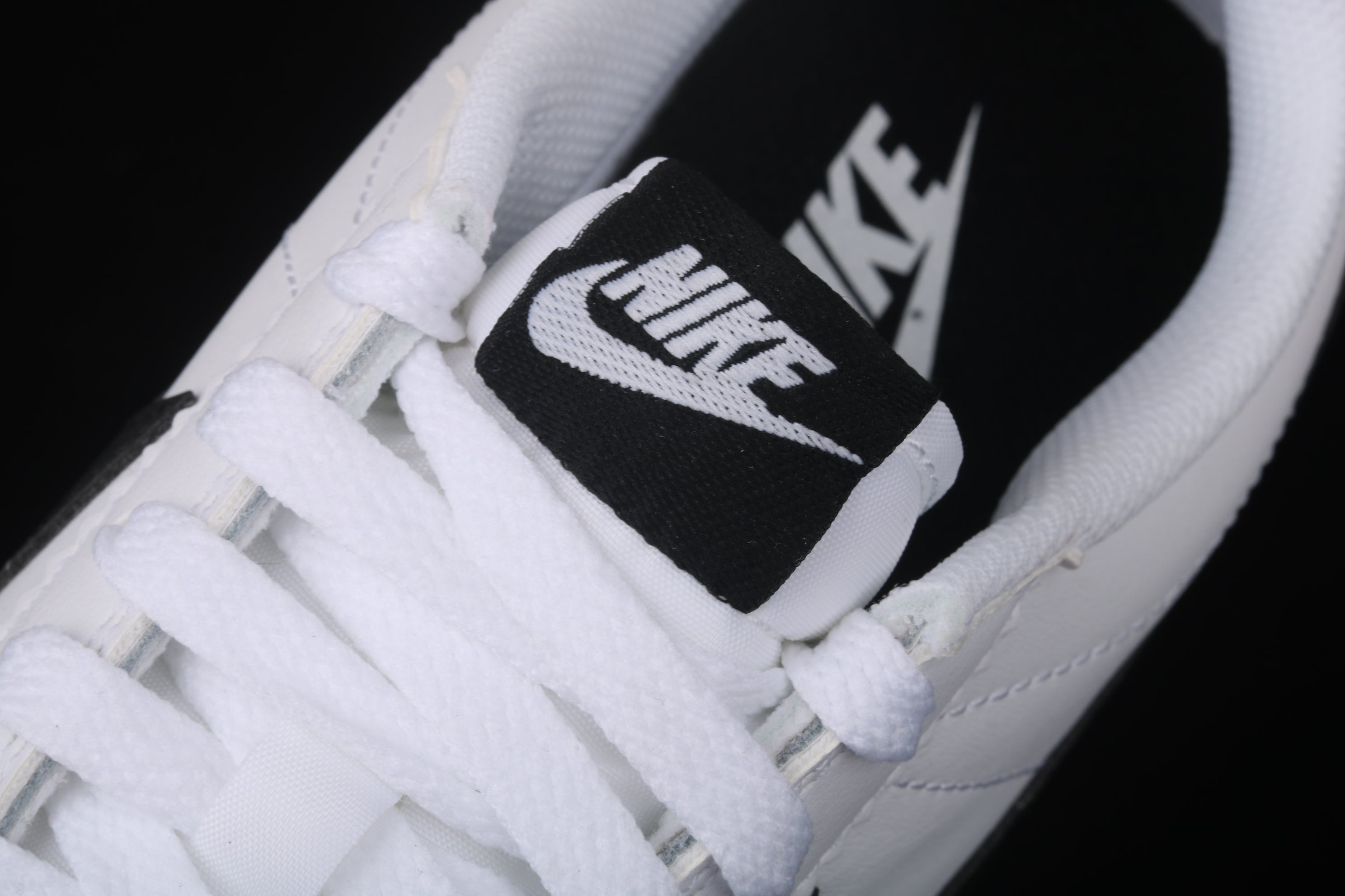 NikeMens Classic Cortez - White/Black